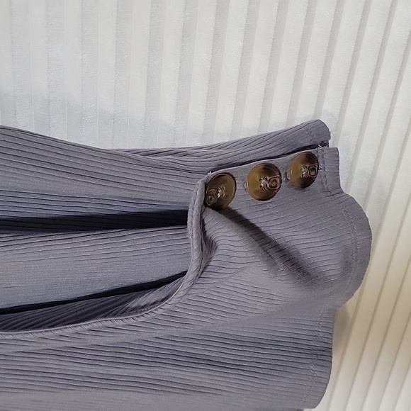 Top - Picture 4 of 5